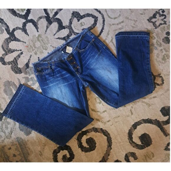 NWT- Darling Low Waste Flair Legs Abercrombie & Fitch SZ 4 Fray waist Distressed - Picture 3 of 9